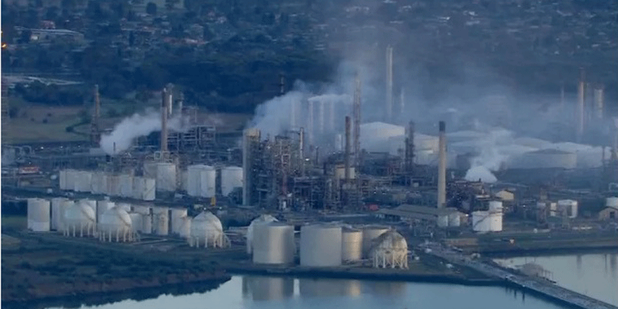 অস্ট্রেলিয়ার তেল শোধনাগারে আগুন, জ্বালানি সংকটের আশঙ্কা