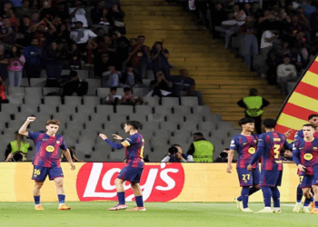 লোপেজের হ্যাটট্রিকে বার্সার গোলবন্যা