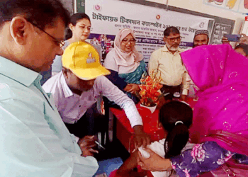 বেলকুচিতে টাইফয়েড টিকাদান ক্যাম্পেইন উদ্বোধন