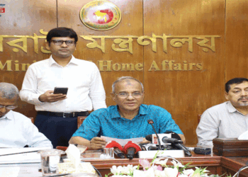 আমার ছেলে-মেয়ে সবাই দেশে, আমি একা বিদেশ গিয়ে কি করবো : স্বরাষ্ট্র উপদেষ্টা