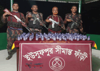 রাজশাহীতে বিজিবির অভিযানে ফেন্সিডিল ও জলযান আটক