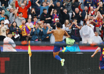 আরাউহোর শেষের গোলে রোমাঞ্চকর জয়ে শীর্ষে বার্সেলোনা