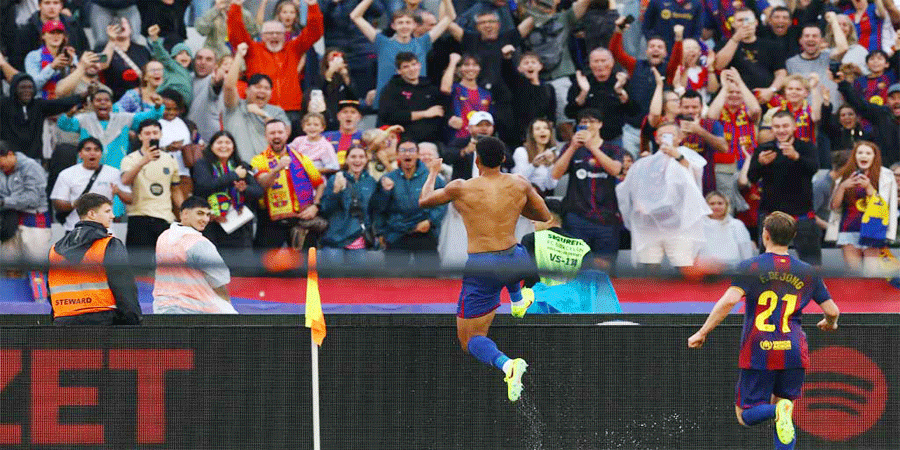 আরাউহোর শেষের গোলে রোমাঞ্চকর জয়ে শীর্ষে বার্সেলোনা