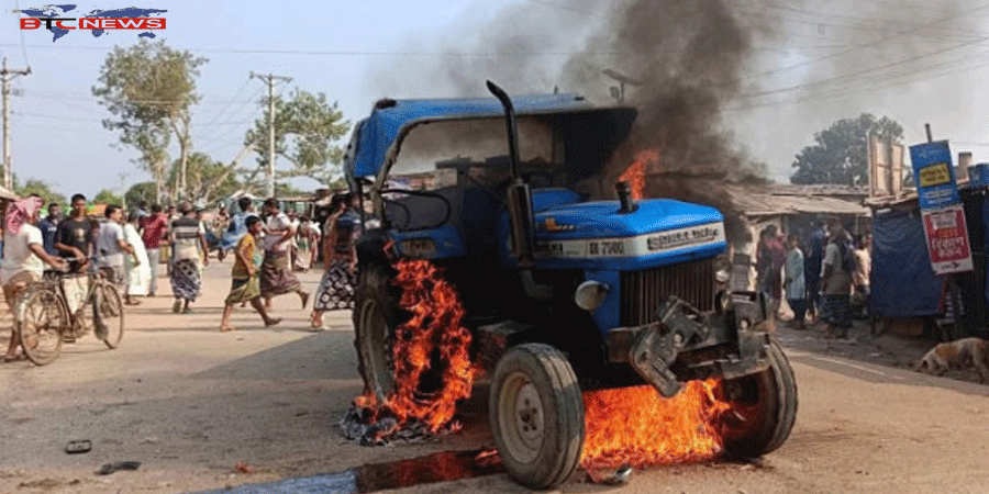 পোরশায় ট্রাক্টরচাপায় স্কুলছাত্র নিহত, ট্রাক্টরে আগুন