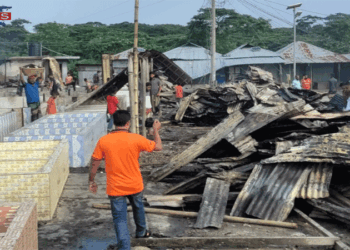 ভোলায় ভয়াবহ অগ্নিকাণ্ডে পুড়লো ১৯টি মাছের আড়ত