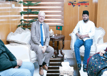 গণমাধ্যমের ওপর কোনো ধরনের চাপ নেই : তথ্য উপদেষ্টা