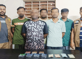 আরএমপি ডিবি’র অভিযানে ৫ জুয়াড়ি গ্রেপ্তার; জুয়ার সরঞ্জামাদি উদ্ধার