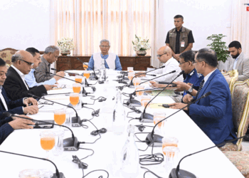 নির্বাচনে স্বচ্ছতা নিশ্চিতে দ্রুত বডি-ওর্ন ক্যামেরা কেনার নির্দেশ প্রধান উপদেষ্টার