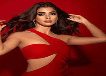 এক গানে নাচতে পূজার পারিশ্রমিক ৬ কোটি টাকা!