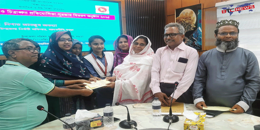 আদমদীঘিতে ২৪ রঙ্গে গ্রাফিতি ও চিত্রাংকণ বিয়জীদের মাঝে চেক বিতরন