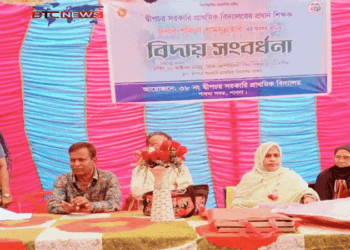 ঘোড়ার গাড়িতে চড়িয়ে প্রধান শিক্ষিকাকে বিদায়