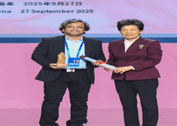 চলনবিল থেকে বিশ্বমঞ্চে: রেজোয়ানের ভাসমান স্কুল পেল ইউনেস্কো কনফুসিয়াস সাক্ষরতা পুরস্কার