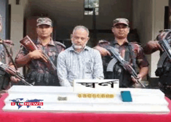 যশোরে ২ কোটি টাকার ৮টি সোনার বারসহ চোরাকারবারি ধরা