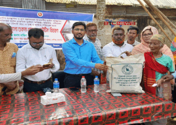 বকশীগঞ্জে ক্ষুদ্র নৃ-গোষ্ঠি পরিবারের মাঝে বিনামূল্যে শুকনো খাবার বিতরণ
