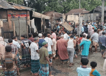 নাগেশ্বরীতে আগুনে পুড়ল ৮টি দোকান, প্রায় অর্ধকোটি টাকার ক্ষয়ক্ষতি