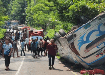খাগড়াছড়িতে বাস উল্টে প্রাণ গেল দুজনের, আহত-১২