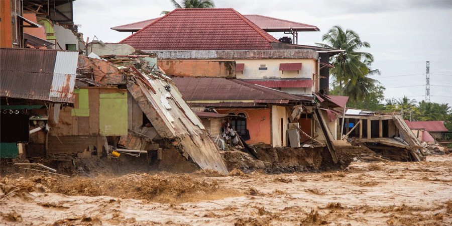 ইন্দোনেশিয়ায় ভূমিধস ও বন্যায় মৃত্যু ২০০ ছাড়াল