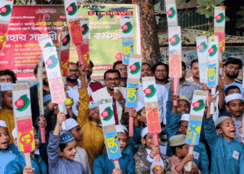 তারেক রহমানের জন্মদিন উপলক্ষে ক্ষুদে ক্রিকেটারদের মাঝে ব্যাট–বল বিতরণ