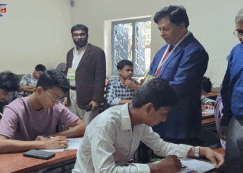 রাজশাহীতে প্রায় ১৬০০ শিক্ষার্থীদের নিয়ে স্কলারস্ ওয়েলফেয়ার ট্রাস্টের বৃত্তি পরিক্ষা