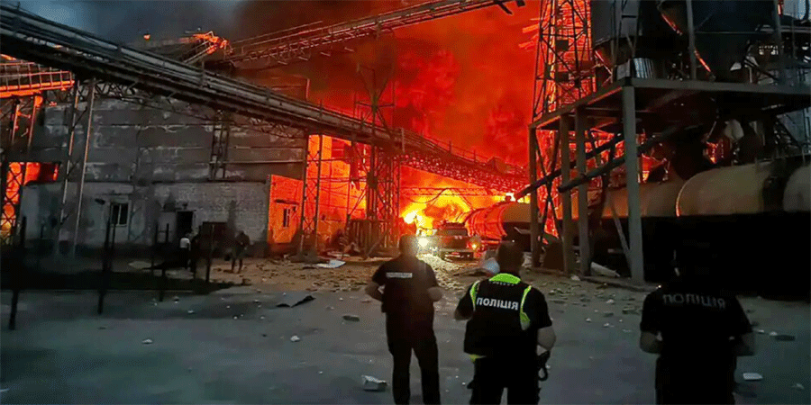 রুশ তেল শোধনাগারে ইউক্রেনের ভয়াবহ ড্রোন হামলা