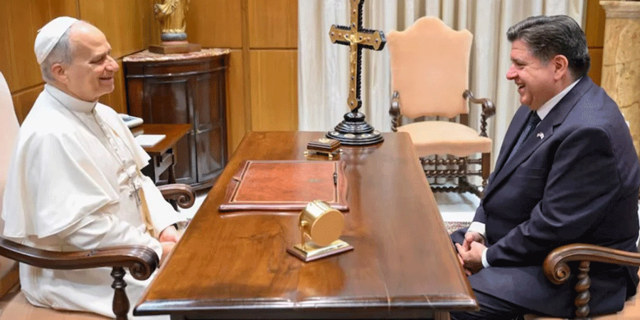 পোপ লিওকে চার প্যাকেট বিয়ার উপহার দিলেন ইলিনয়ের গভর্নর