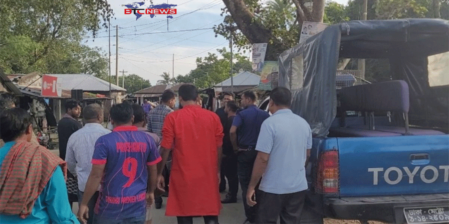 রাজশাহীতে দুই পুলিশ কনস্টেবলের বিরুদ্ধে চাঁদাবাজির অভিযোগ, স্থানীয়দের হাতে ধোলাই”