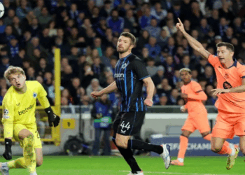 পিছিয়ে পড়েও আত্মঘাতী গোলে ব্রুজের মাঠে বার্সেলোনার ড্র