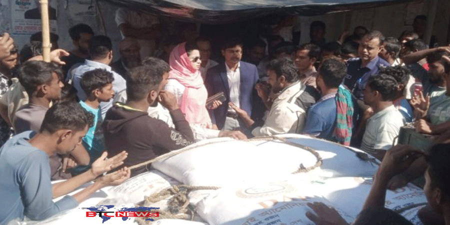 দুর্গাপুরে সার পাচারকালে ব্যবসায়ীকে আটক, কৃষি কর্মকর্তার যোগসাজশের অভিযোগ