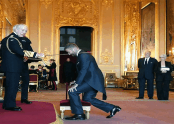 নাইটহুড গ্রহণ করলেন ডেভিড বেকহ্যাম