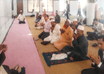 সাবেক প্রধানমন্ত্রী বেগম খালেদা জিয়ার রোগমুক্তি কামনায় রুয়েটে বিশেষ দোয়া অনুষ্ঠিত