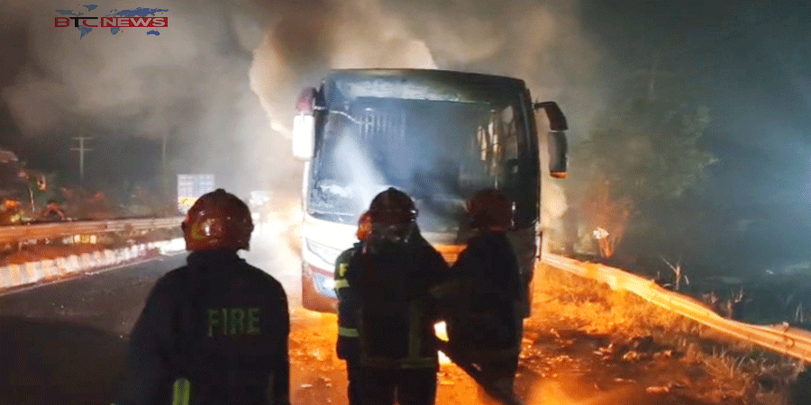 ঢাকা-টাঙ্গাইল মহাসড়কে যাত্রীবাহী বাসে আগুন