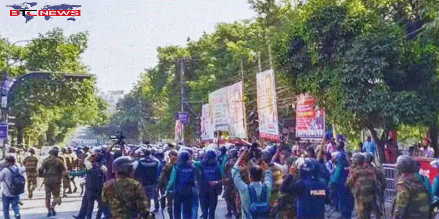 ধানমন্ডি-৩২-এ ছাত্র-জনতার সঙ্গে পুলিশের সংঘর্ষ, সাউন্ড গ্রেনেড নিক্ষেপ