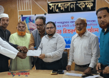 আটোয়ারীতে ২৪-এর রঙে গ্রাফিতি ও চিত্রাঙ্কন প্রতিযোগিতার বিজয়ীদের পুরস্কার বিতরণ