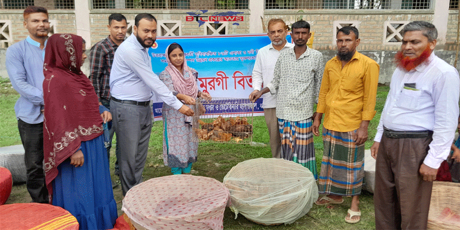 বকশীগঞ্জে প্রাণি সম্পদ উন্নয়ন প্রকল্পের সুফলভোগীদের মাঝে মুরগী বিতরণ 
