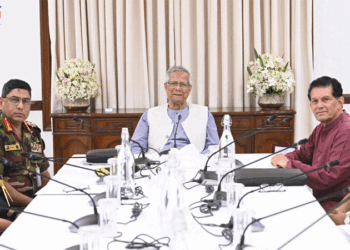 প্রধান উপদেষ্টার সঙ্গে নির্বাচনের প্রস্তুতি নিয়ে আলোচনা ৩ বাহিনী প্রধানের