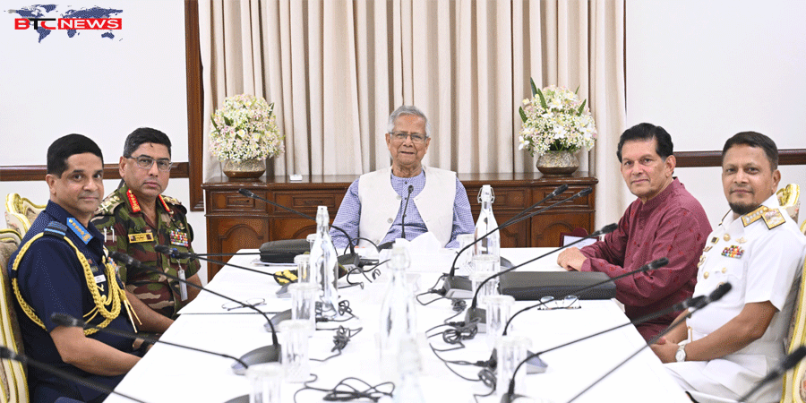 প্রধান উপদেষ্টার সঙ্গে নির্বাচনের প্রস্তুতি নিয়ে আলোচনা ৩ বাহিনী প্রধানের
