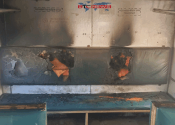 ময়মনসিংহে লোকাল ট্রেনের বগিতে অগ্নিসংযোগ, অল্পের জন্য রক্ষা