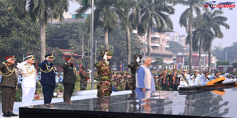 সশস্ত্র বাহিনী দিবসে শিখা অনির্বাণে প্রধান উপদেষ্টার শ্রদ্ধা