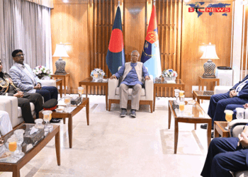 প্রধান উপদেষ্টার সঙ্গে তিন বাহিনীর প্রধানদের সাক্ষাৎ