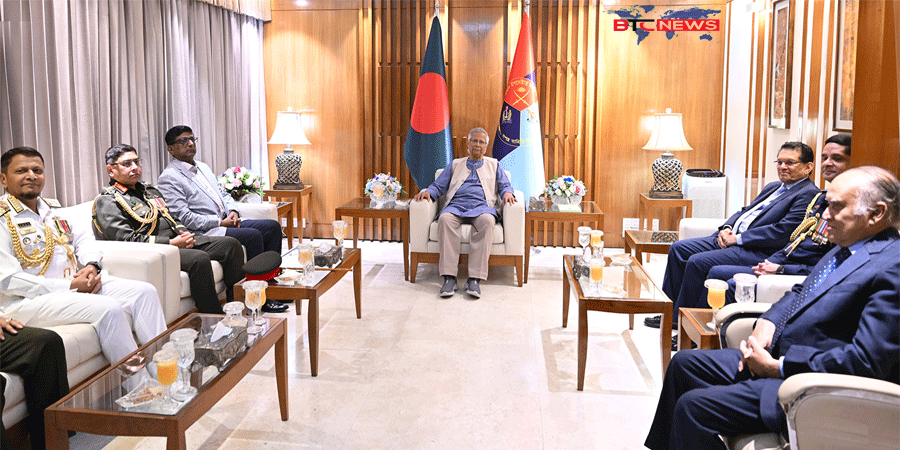 প্রধান উপদেষ্টার সঙ্গে তিন বাহিনীর প্রধানদের সাক্ষাৎ