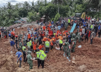 ইন্দোনেশিয়ায় ভূমিধসে ৬ জনের মৃত্যু, ১৭ জন নিখোঁজ