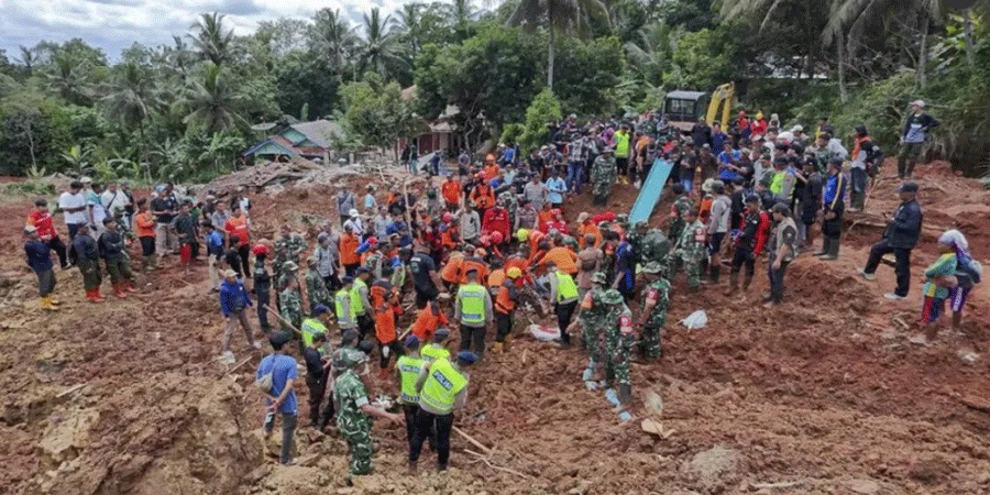 ইন্দোনেশিয়ায় ভূমিধসে ৬ জনের মৃত্যু, ১৭ জন নিখোঁজ