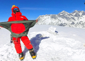 ষষ্ঠ বাংলাদেশি হিসেবে ‘আমা দাবলাম’ জয় করলেন পাবনার তৌকির