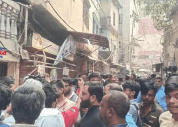 ভূমিকম্পে বংশালের কসাইটুলিতে নিহত তিনজনের পরিচয় মিলেছে