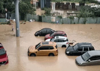 ভিয়েতনামে বন্যায় মৃতের সংখ্যা বেড়ে ৪১