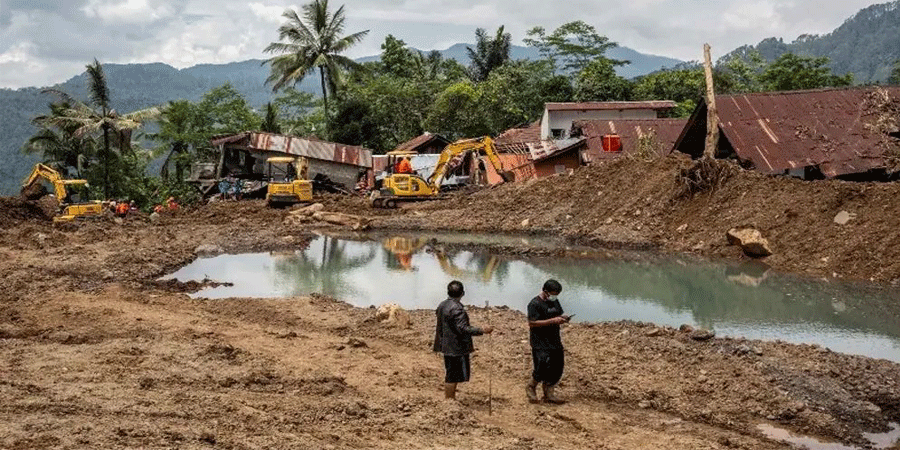 ইন্দোনেশিয়ায় ভূমিধসে মৃতের সংখ্যা বেড়ে ৩০