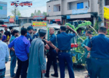 নোয়াখালীতে ট্রাকের নিচে ঢুকে গেল অটোরিকশা, কলেজশিক্ষার্থীসহ নিহত-৫