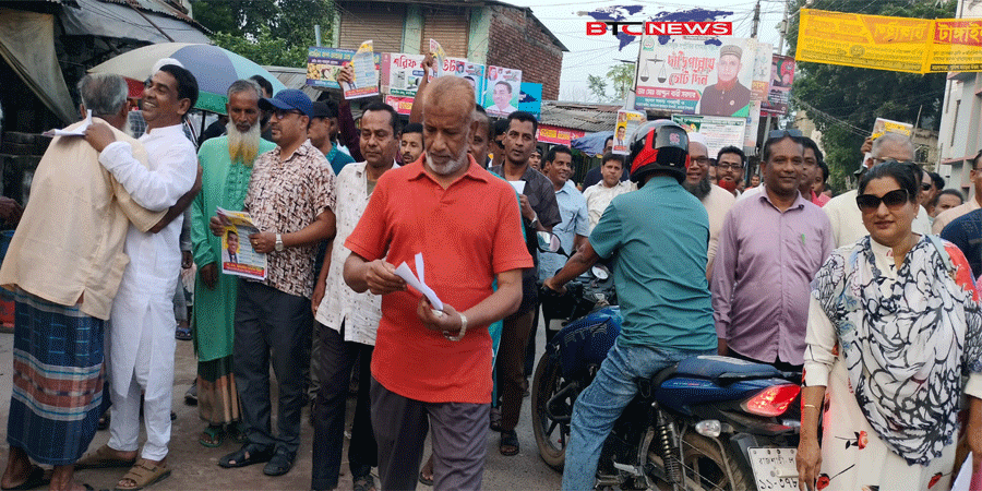মনোনয়নের দিনেও লিফলেট বিতরণ বাগমারায় ধানের শীষের কান্ডারী ডি.এম জিয়া