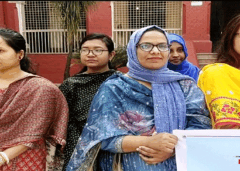 পদোন্নতির দাবিতে রাজশাহী কলেজে শিক্ষকদের মানববন্ধন ও ক্লাস বর্জন