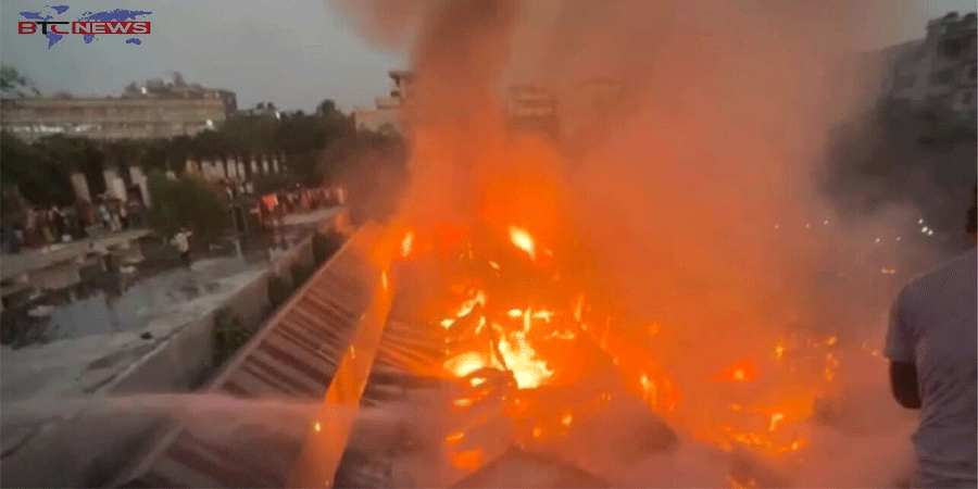 গাজীপুরে টিনশেডের কলোনিতে আগুন, ১০০ ঘর পুড়ে ছাই